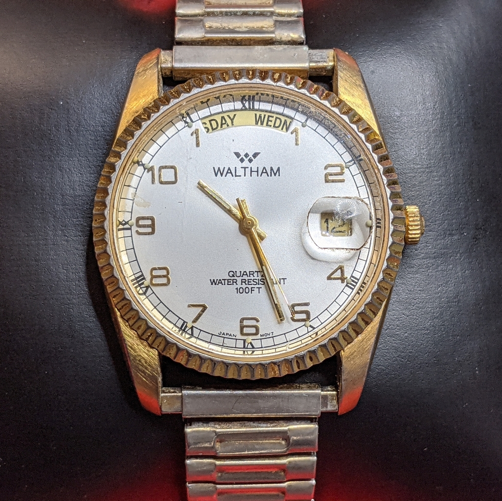 Waltham day date quartz watch